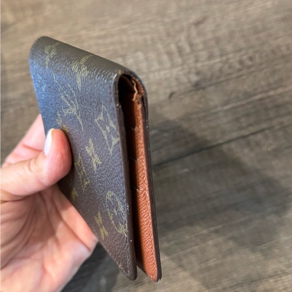 Auth. Louis Vuitton Monogram Men’s Wallet - Picture 5 of 7